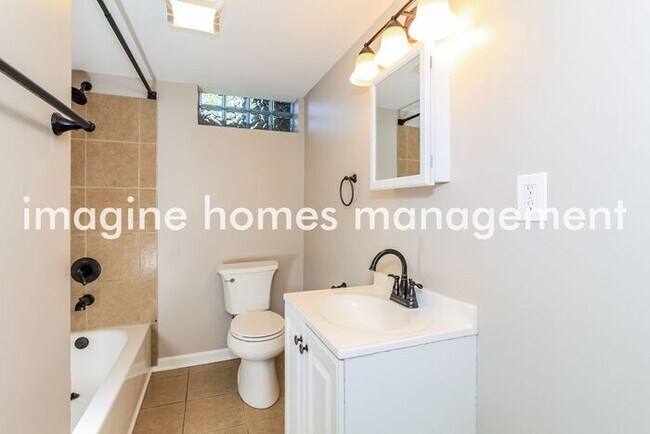 Building Photo - Completely Remodeled 4 bedroom in Forest Park