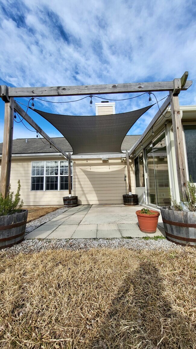 Foto del edificio - 307 Smallwood Ct