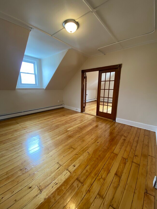 Building Photo - 13 Magill St