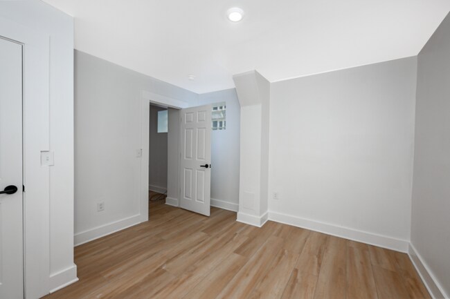 Foto del edificio - 1384 W 83rd St