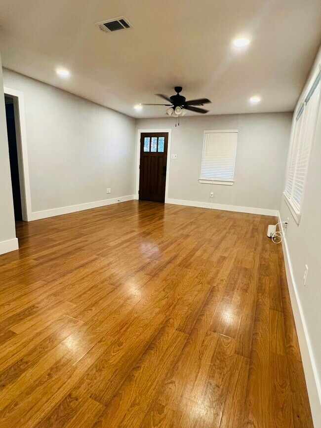 Building Photo - 925 Cimarron St