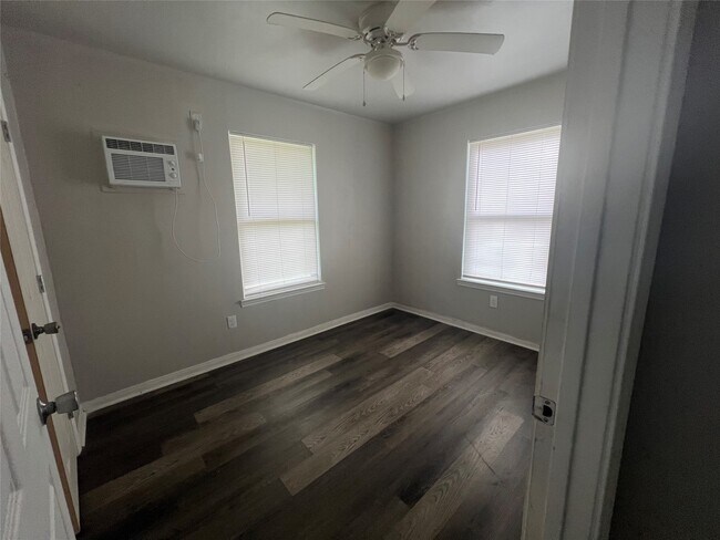 Foto del edificio - 416 Pin Oak Dr