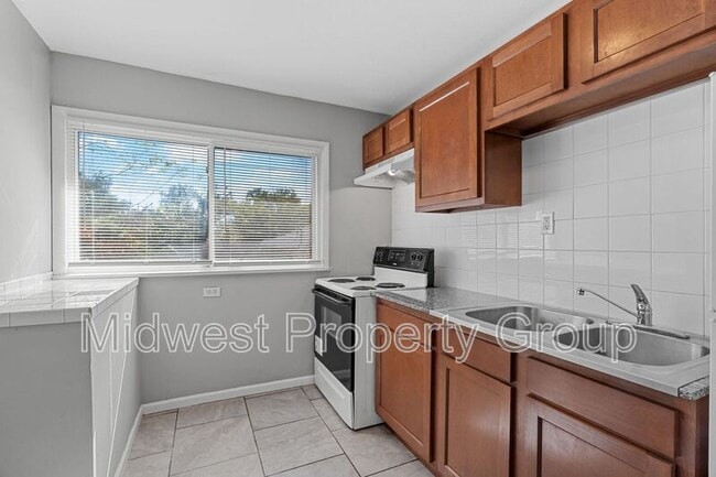 Building Photo - 1700 Newhall Ct