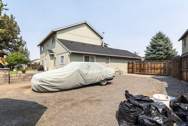 Foto del edificio - Gorgeous home at end of cul-de-sac with RV parking and views