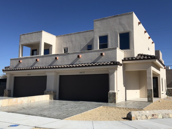 Building Photo - Townhomes on Secondwood