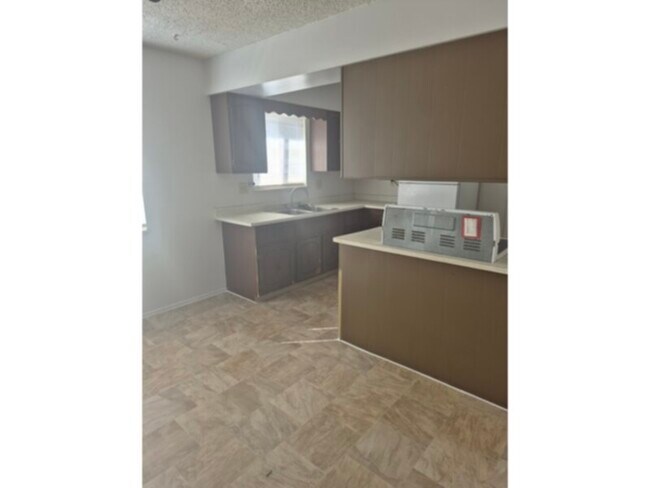 Building Photo - Single Family Home