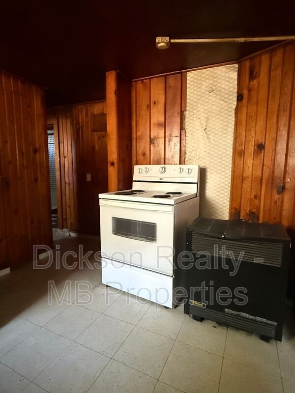 Building Photo - 56 S Wells Ave