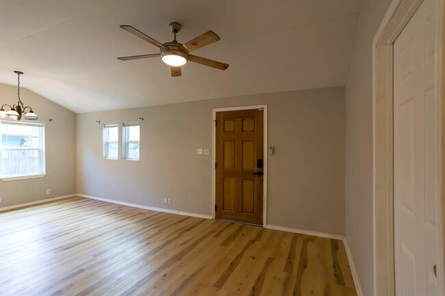 Building Photo - 1116 Ebert Ave