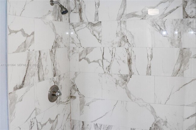 Foto del edificio - 1080 N Franklin Ave