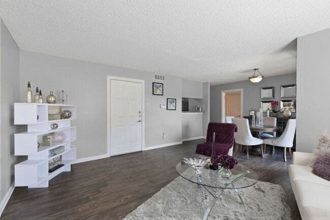 Building Photo - Eleven600