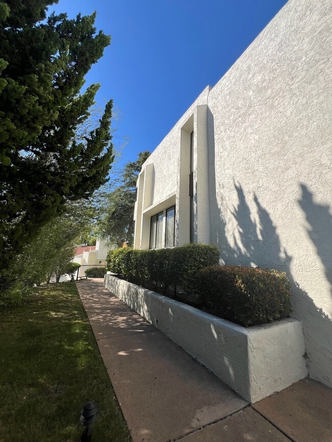 Building Photo - 6818 Caminito del Greco