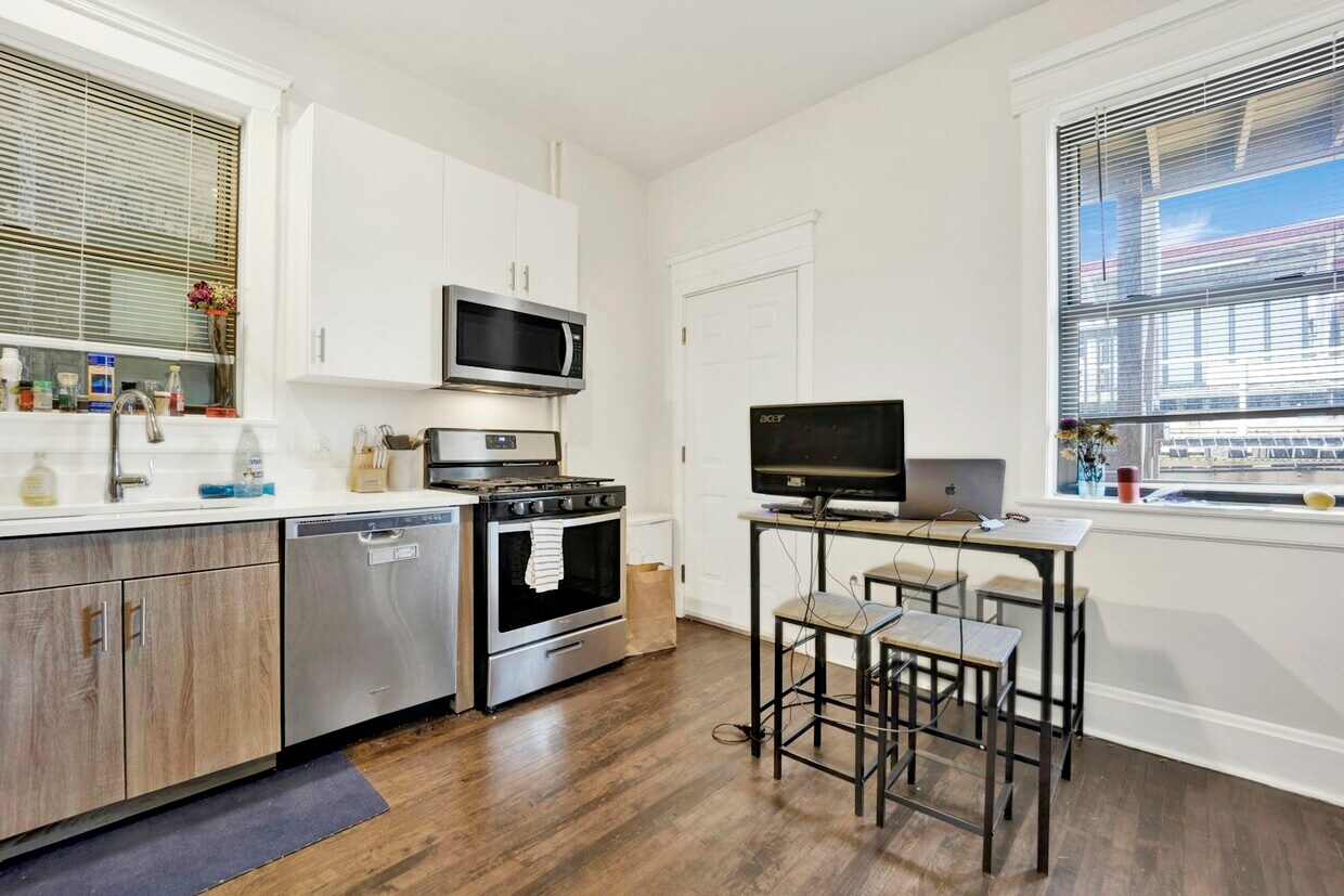 Foto principal - 1006 W Dakin St