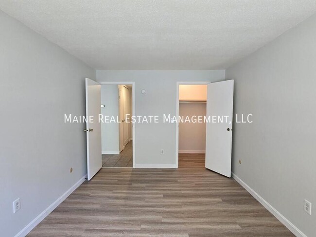 Building Photo - 10 Tall Pines Dr
