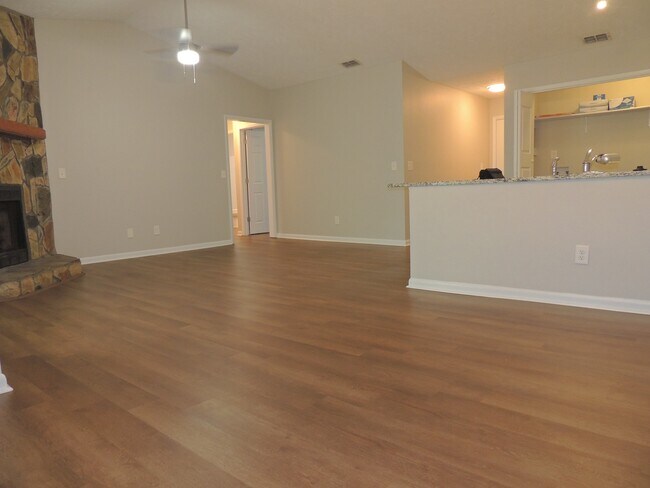 Building Photo - 1006 Wood Creek Dr