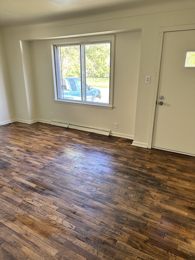 Building Photo - 745 Crawford St