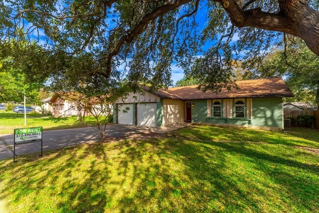 Building Photo - Your 3-Bed, 2-Bath Escape to Style and Com...