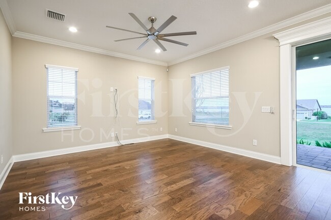 Foto del edificio - 252 Pine Lilly Ct
