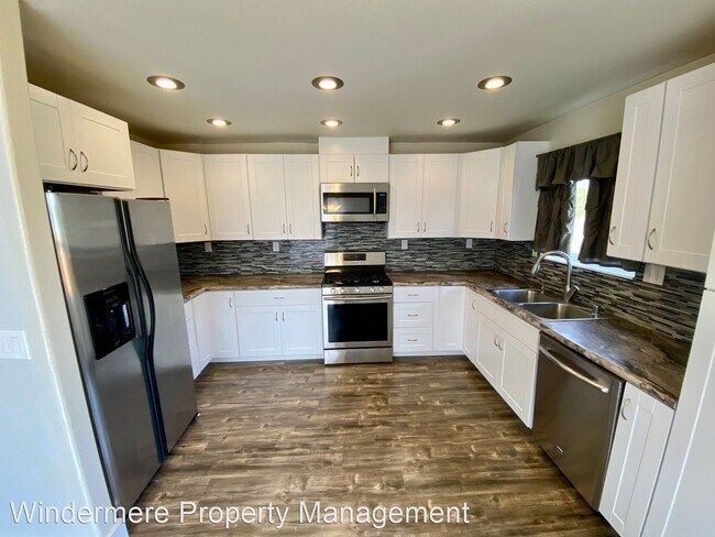 Building Photo - 3 br, 2 bath House - 8236 Chilliwack Rd