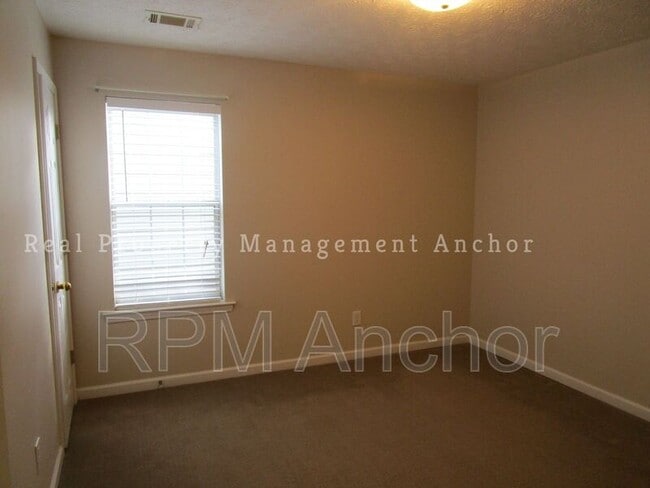 Building Photo - 5055 Yellow Pine Dr