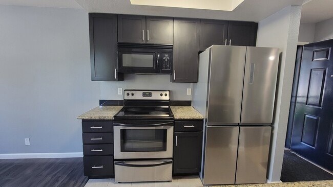 Building Photo - 945 Fletcher Ln