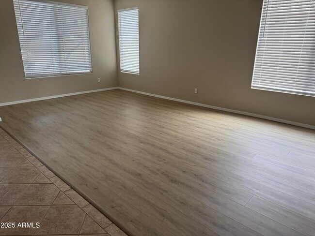 Foto del edificio - 2706 N 115th Dr