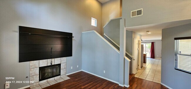 Building Photo - EL CAJON - Nice 3 Bedroom / 2 Bath Updated...