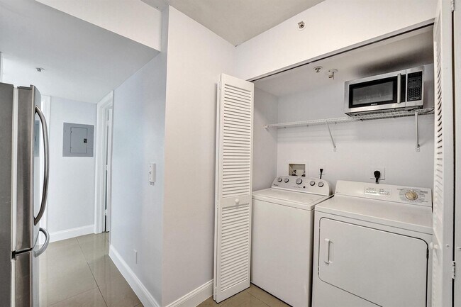 Foto del edificio - 1450 SE 3rd Ave
