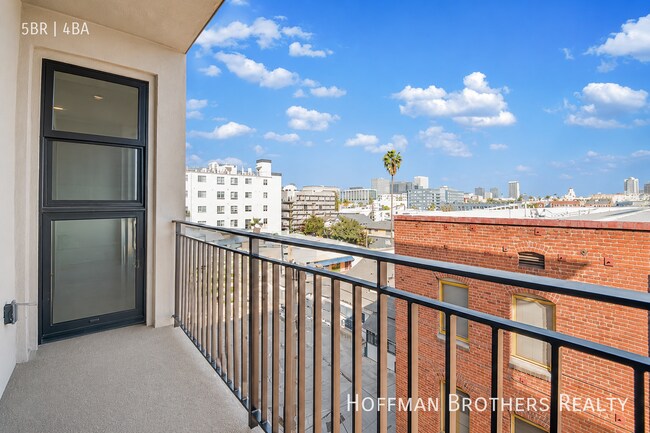 Building Photo - 856 S Gramercy Dr