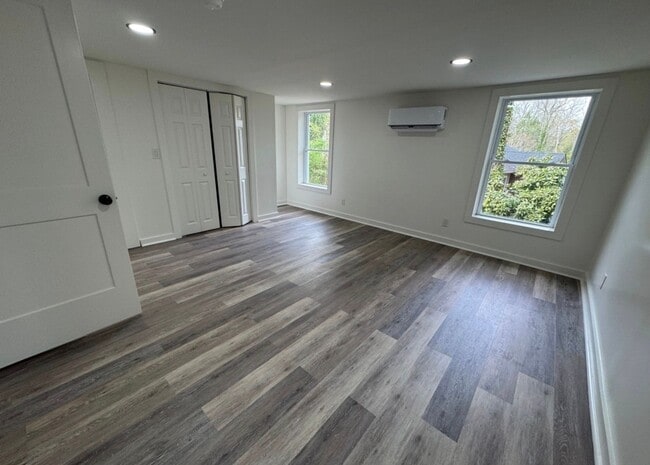 Building Photo - 250 N Anderson St