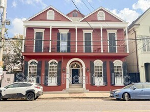 Building Photo - 2726 Prytania St