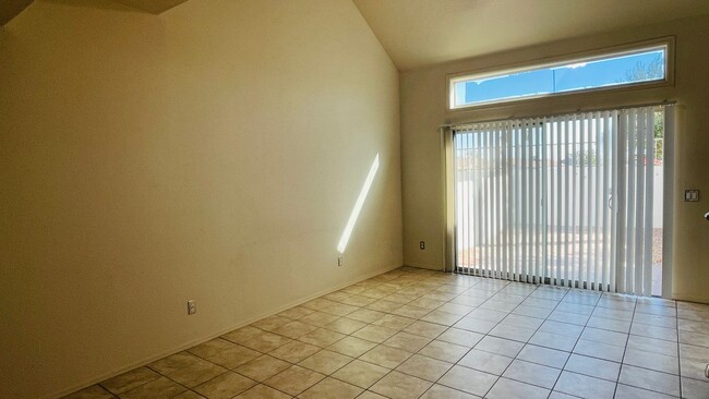 Foto del edificio - Nice Townhome in a Great Tempe Location!