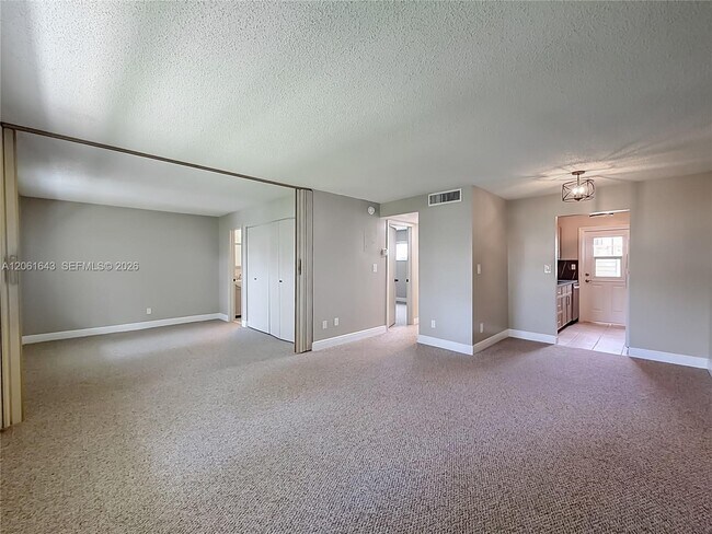 Foto del edificio - 6211 SW 37th St