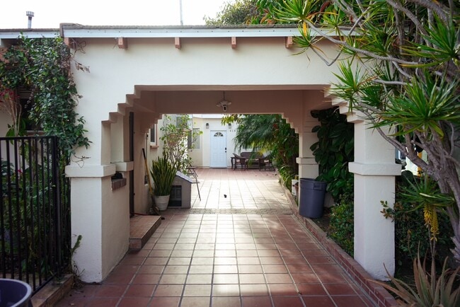 Building Photo - 4191 Angeles Vista Blvd