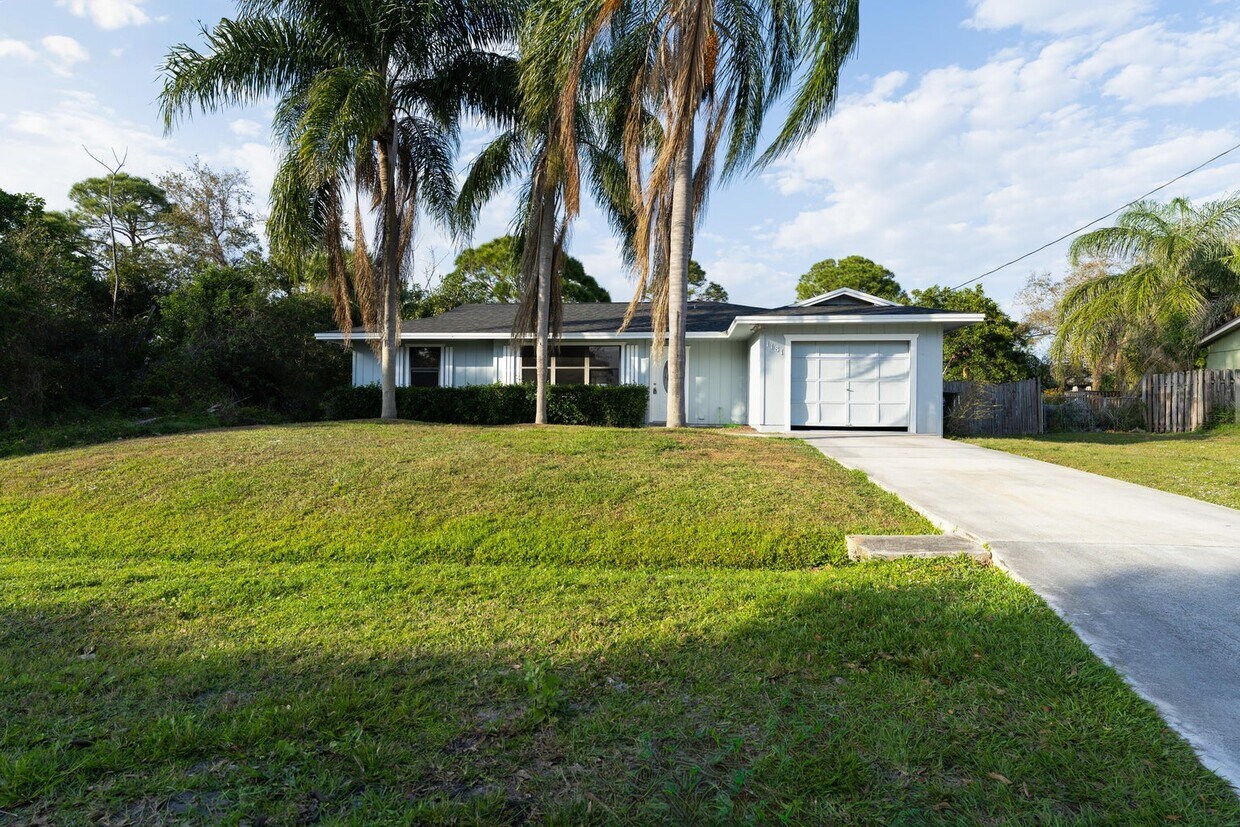 Foto principal - 1181 SW Sarto Ln