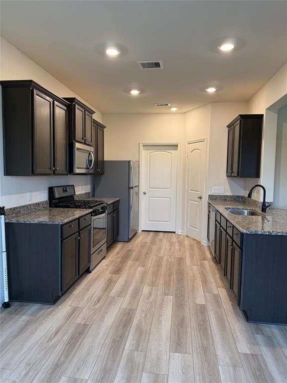 Foto del edificio - 469 Amberwood Pk Dr