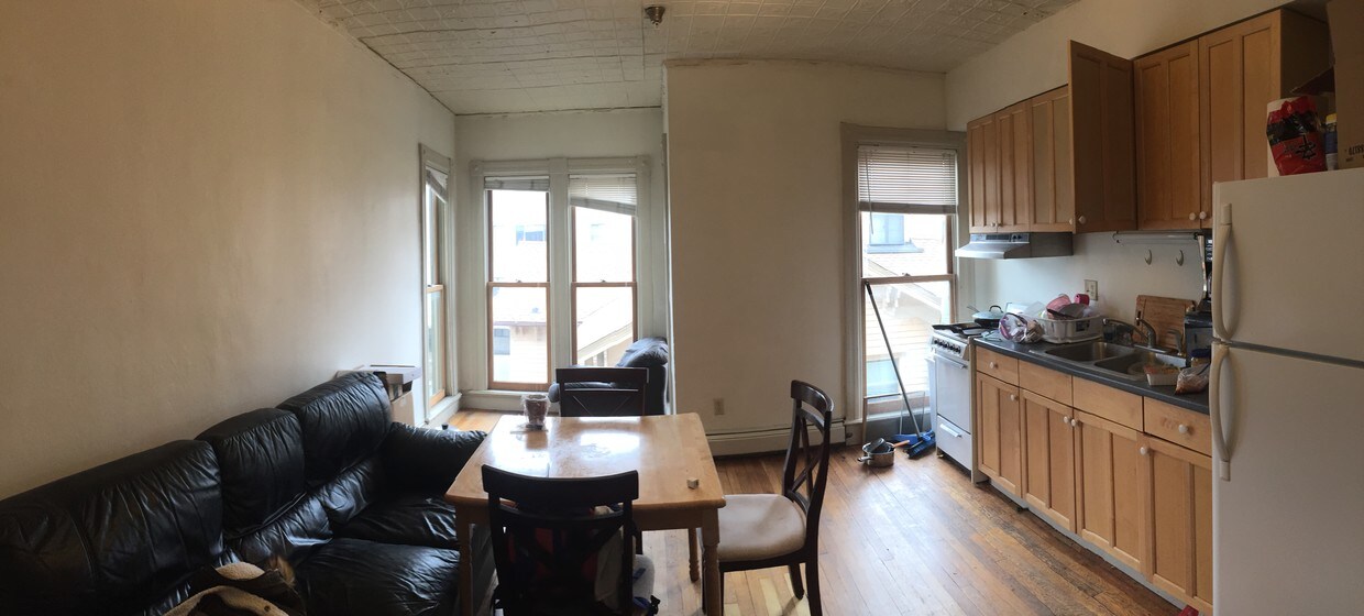 Primary Photo - 209 College Ave