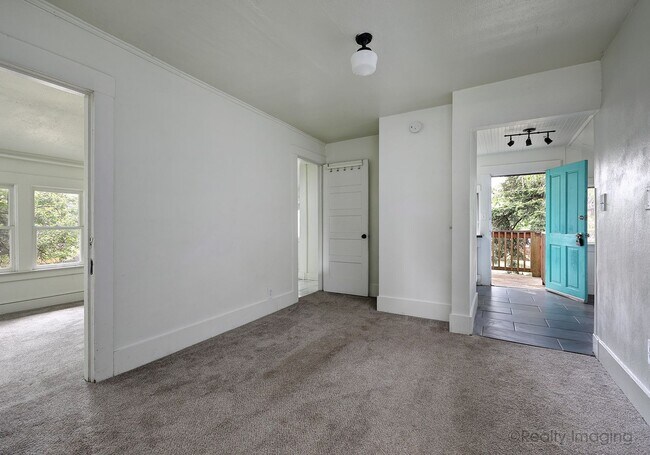 Foto del edificio - 6015-6017-6017 SE 99th Ave