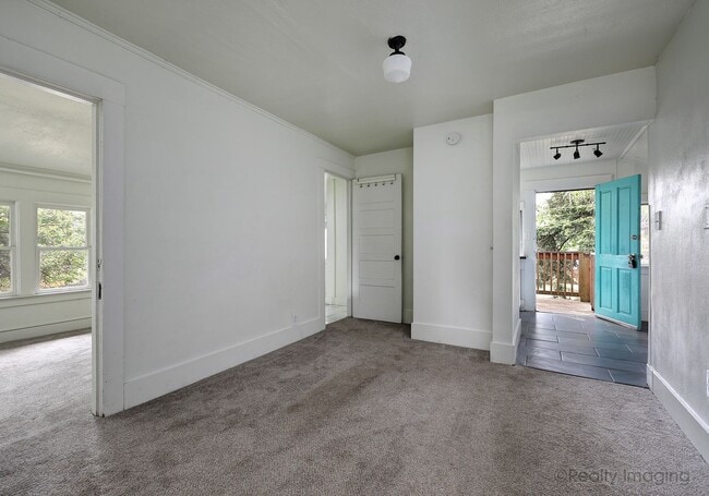 Building Photo - 6015-6017-6017 SE 99th Ave