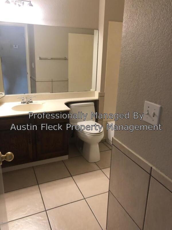 Foto del edificio - 960 N Revere