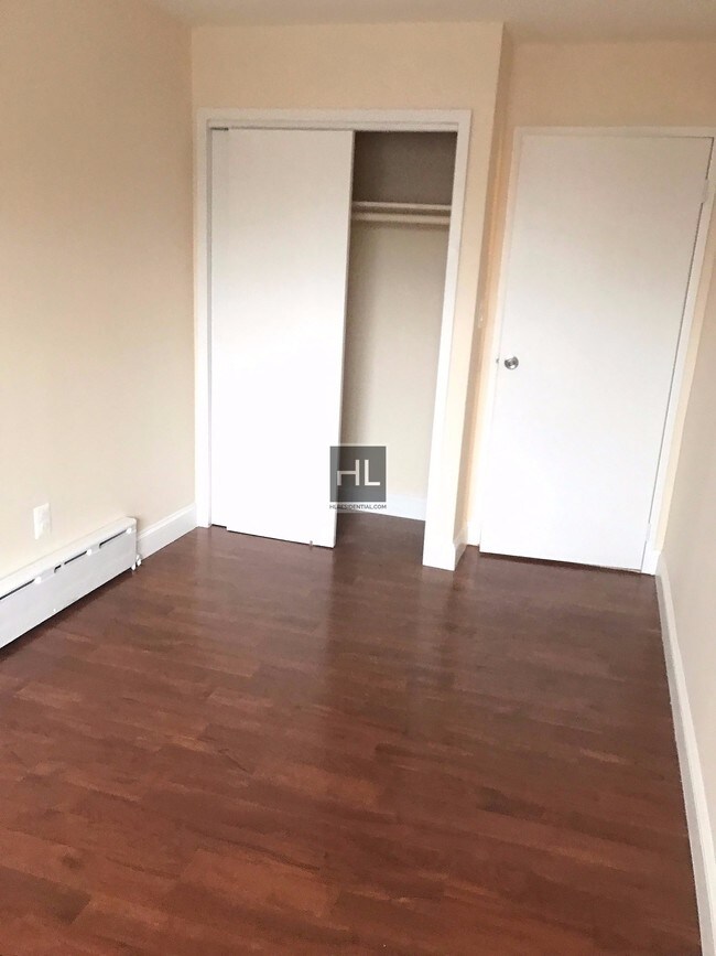Foto del edificio - 2140 Steinway St