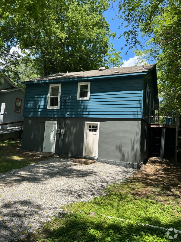 Building Photo - 711 Grandview Ave