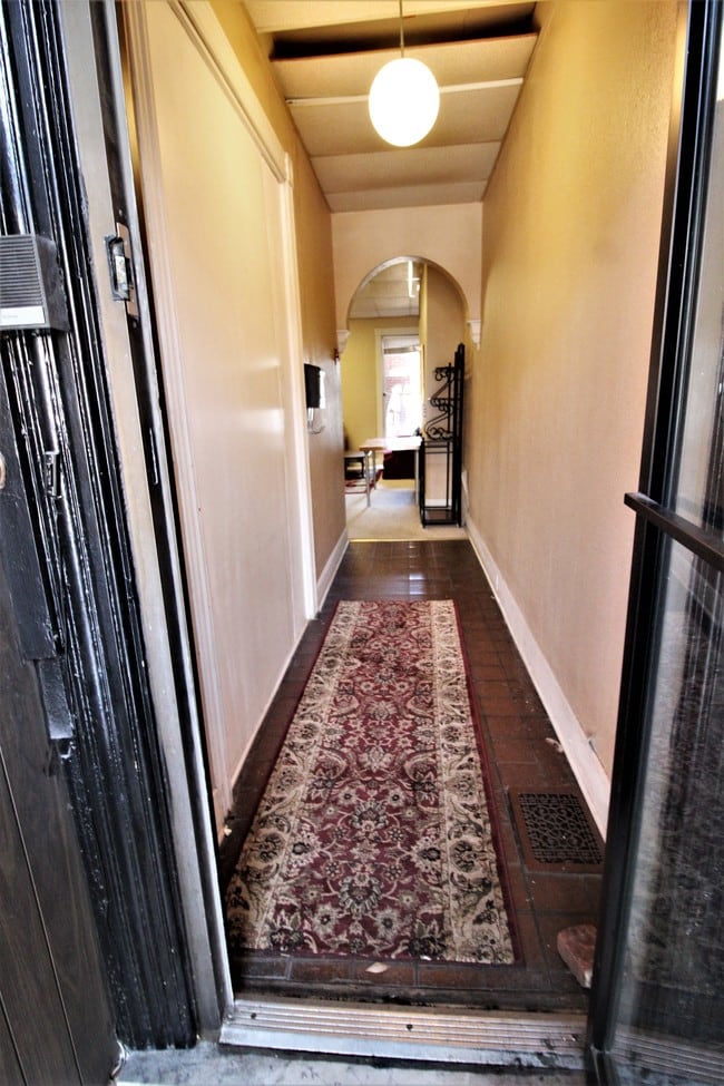 Building Photo - 2633 N Charles St