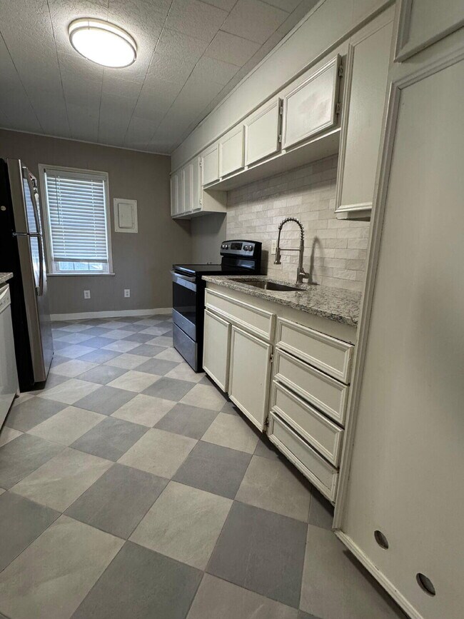 Building Photo - 2514 29th St