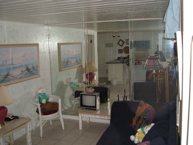 Foto del edificio - 705 Mandalay Ave