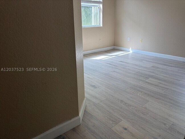 Foto del edificio - 1690 NE 33rd Ave