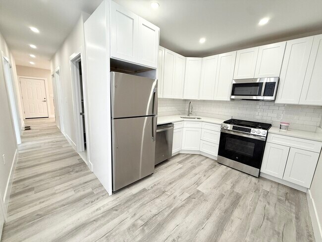 Building Photo - 10 Cawfield St