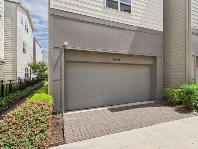 Foto del edificio - 2761 Clinton Dr