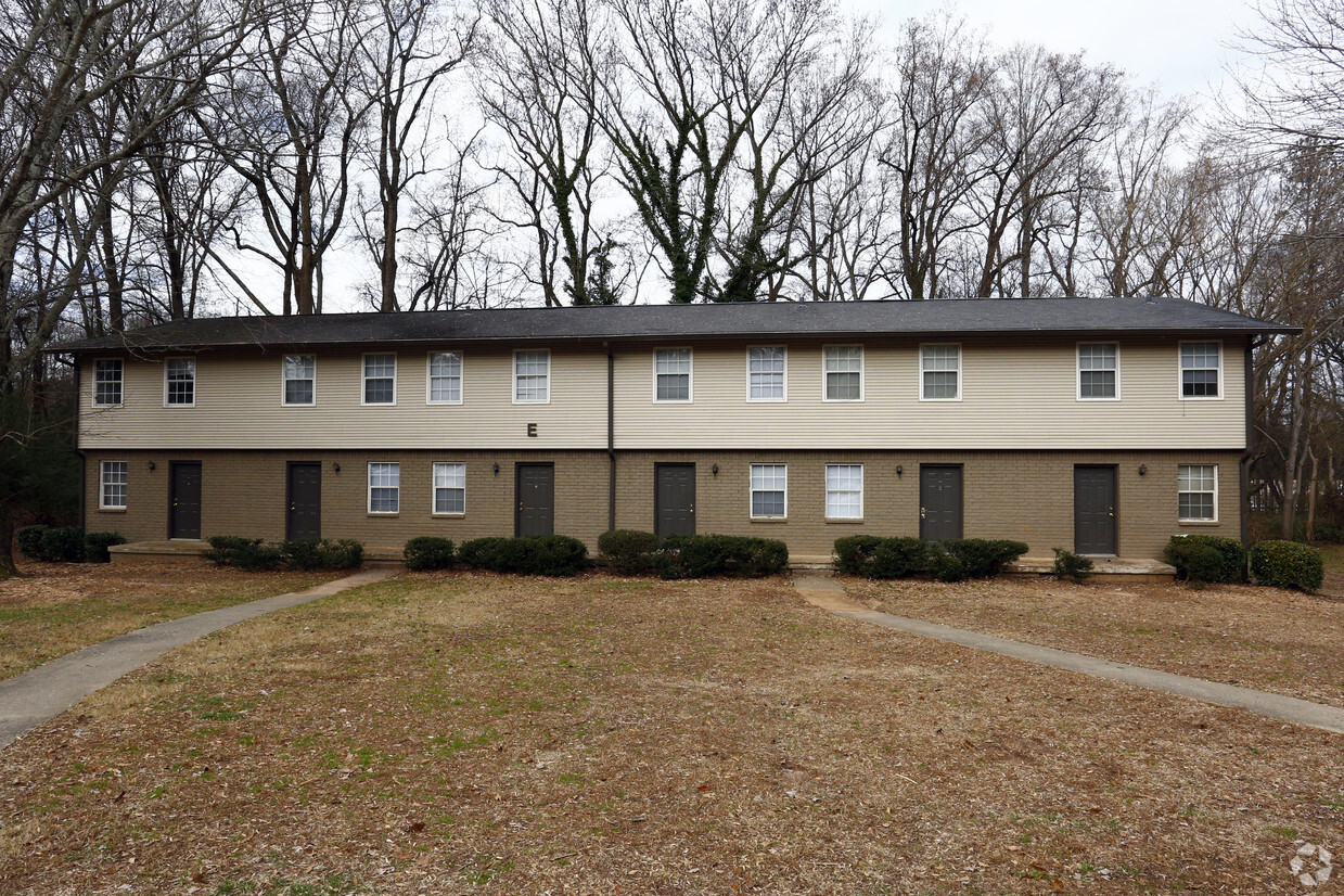 Primary Photo - Highland Village Apartments