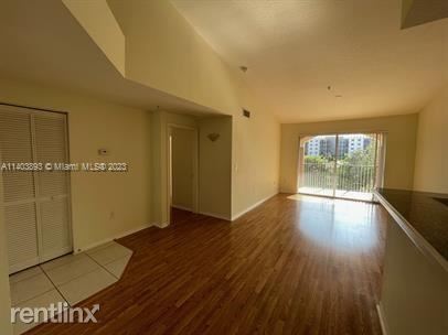 Foto del edificio - 2 br, 2 bath Condo - 6851 SW 44th St Apt 309