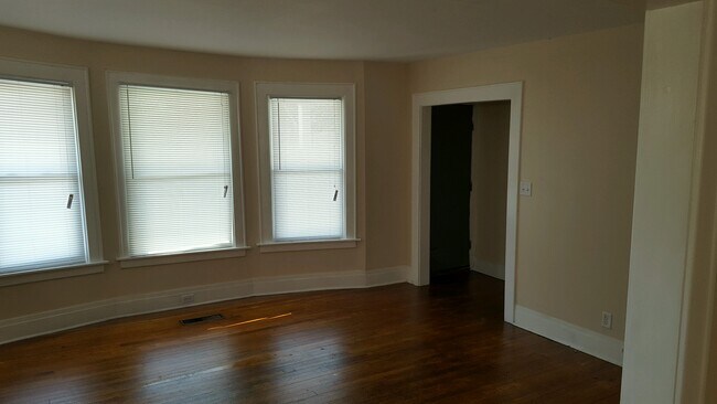 Foto del edificio - 206 Hall Ave